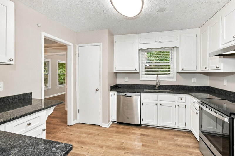 2,320/Mo, 2920 Sandstone Trail Marietta, GA 30064 Kitchen View
