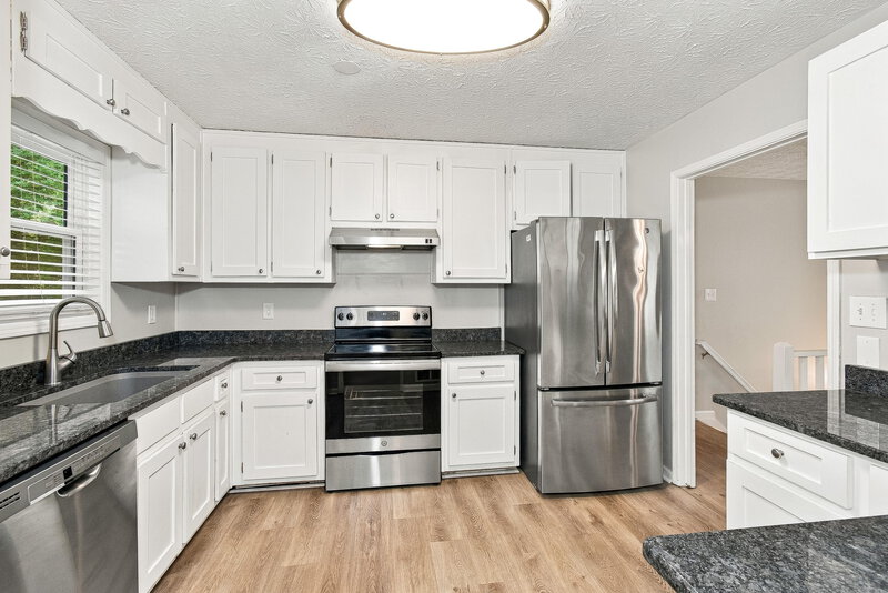 2,320/Mo, 2920 Sandstone Trail Marietta, GA 30064 Kitchen View 2