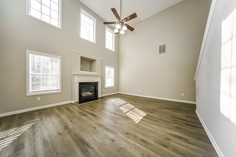 2,125/Mo, 859 Betsy Ross Trail Hampton, GA 30228 Living Room View