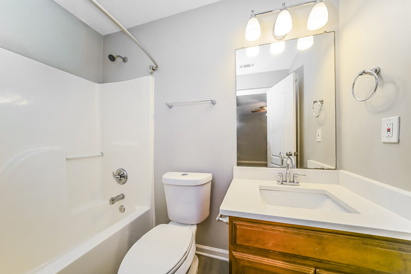 2,125/Mo, 859 Betsy Ross Trail Hampton, GA 30228 Bathroom View