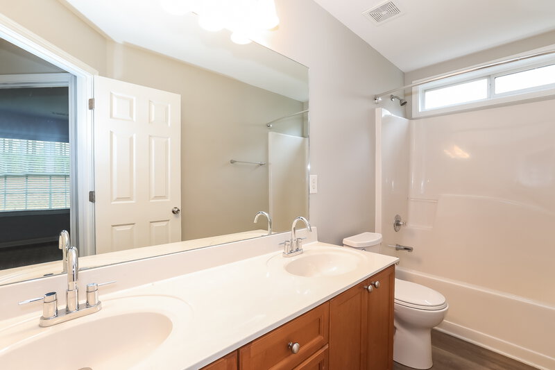 2,350/Mo, 1068 High Tide Trail Loganville, GA 30052 Bathroom View