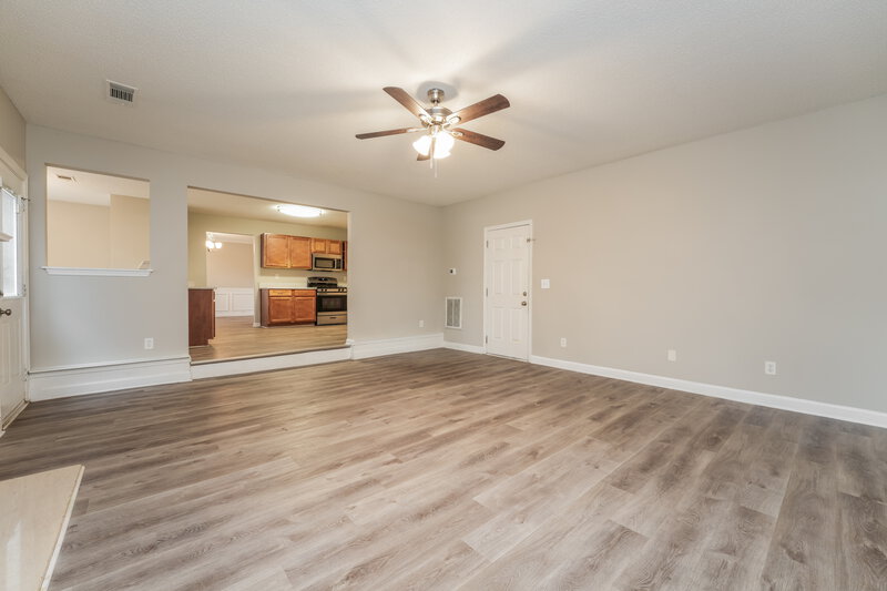 2,920/Mo, 1452 Shelnut Ct Hampton, GA 30228 Living Room View 2