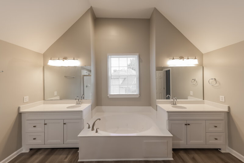 3,640/Mo, 186 Championship Ct Fayetteville, GA 30215 Main Bathroom View