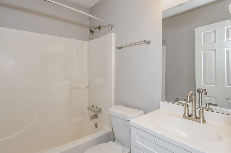 1,920/Mo, 169 Bentley Pkwy Woodstock, GA 30188 Main Bathroom View