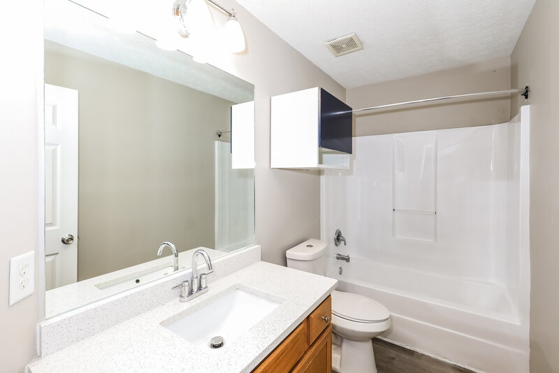 1,800/Mo, 145 Prescott Ct Newnan, GA 30265 Main Bathroom View
