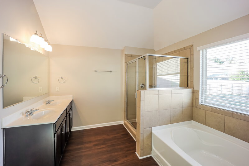 3,150/Mo, 5259 Cantbury Way Atlanta, GA 30349 Main Bathroom View