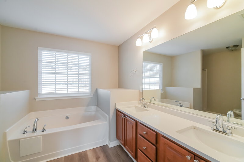 2,935/Mo, 2688 Trellis Oaks Ct SW Marietta, GA 30060 Main Bathroom View