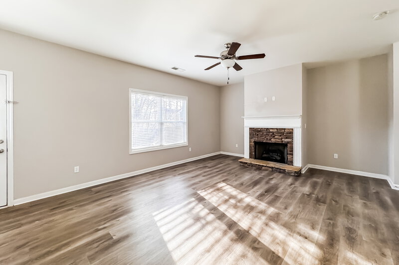 1,850/Mo, 525 Arrowhead Dr Dallas, GA 30132 Living Room View