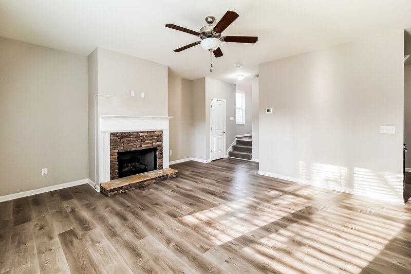 1,850/Mo, 525 Arrowhead Dr Dallas, GA 30132 Living Room View 2