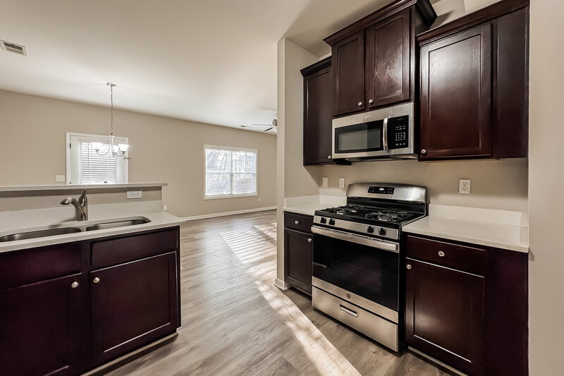 1,850/Mo, 525 Arrowhead Dr Dallas, GA 30132 Kitchen View 2