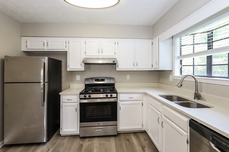 3,430/Mo, 527 Brookfield Way Jonesboro, GA 30238 Kitchen View