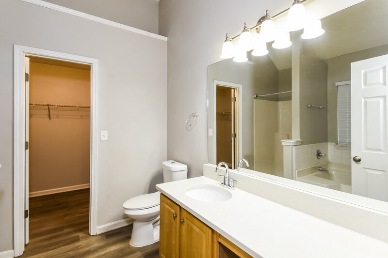 1,820/Mo, 180 Creekview Blvd Covington, GA 30016 Main Bathroom View