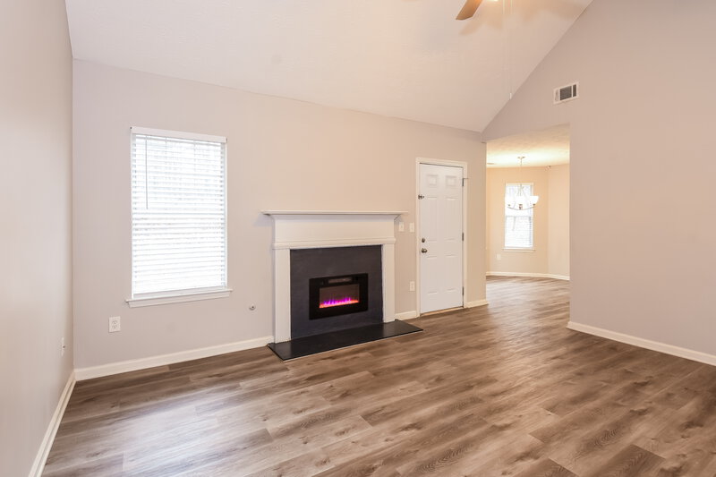 1,820/Mo, 180 Creekview Blvd Covington, GA 30016 Living Room View 2