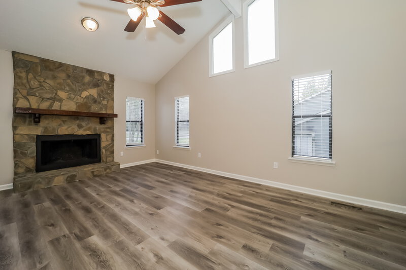 2,045/Mo, 6824 Creekwood Dr Douglasville, GA 30135 Living Room View 3