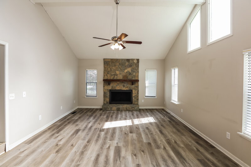 2,125/Mo, 6824 Creekwood Dr Douglasville, GA 30135 Living Room View