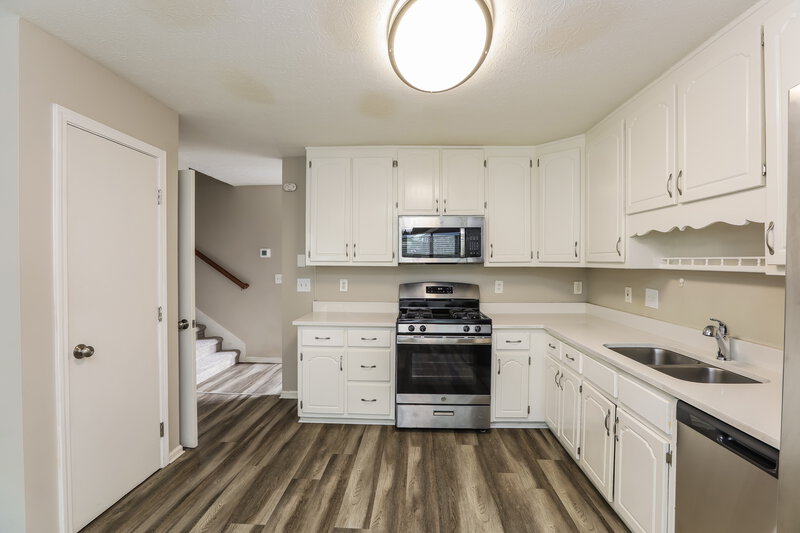 2,125/Mo, 6824 Creekwood Dr Douglasville, GA 30135 Kitchen View 2