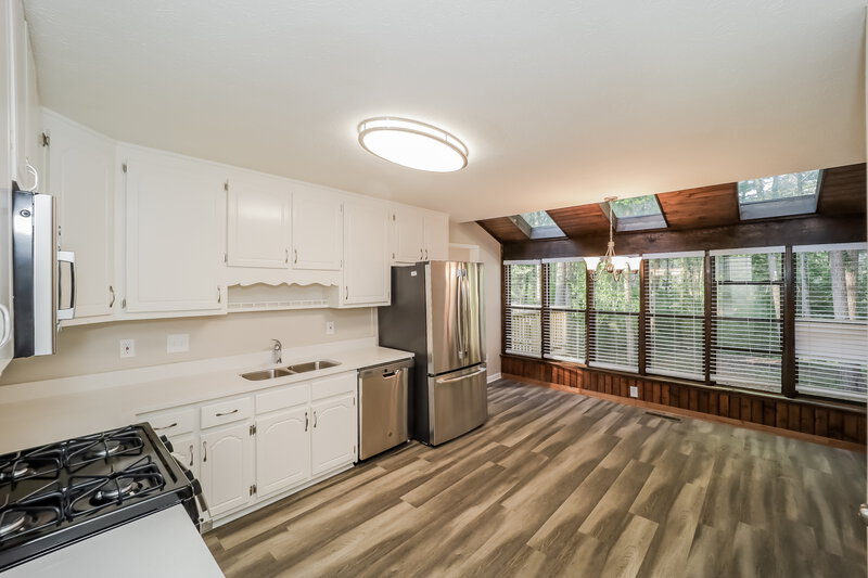 2,045/Mo, 6824 Creekwood Dr Douglasville, GA 30135 Kitchen View 2