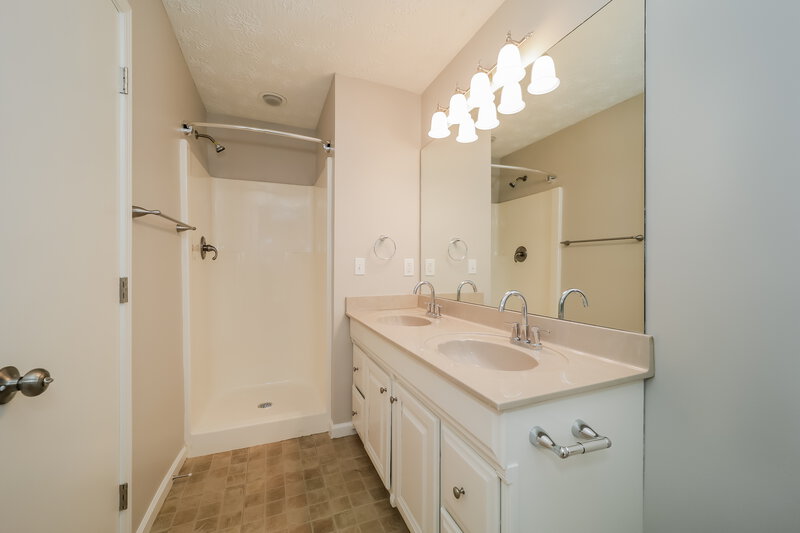 2,045/Mo, 6824 Creekwood Dr Douglasville, GA 30135 Main Bathroom View