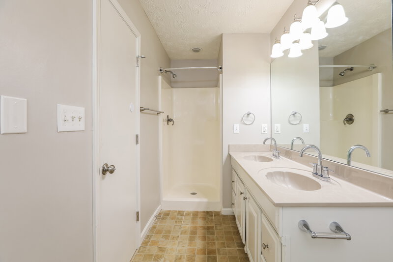 2,125/Mo, 6824 Creekwood Dr Douglasville, GA 30135 Main Bathroom View 2