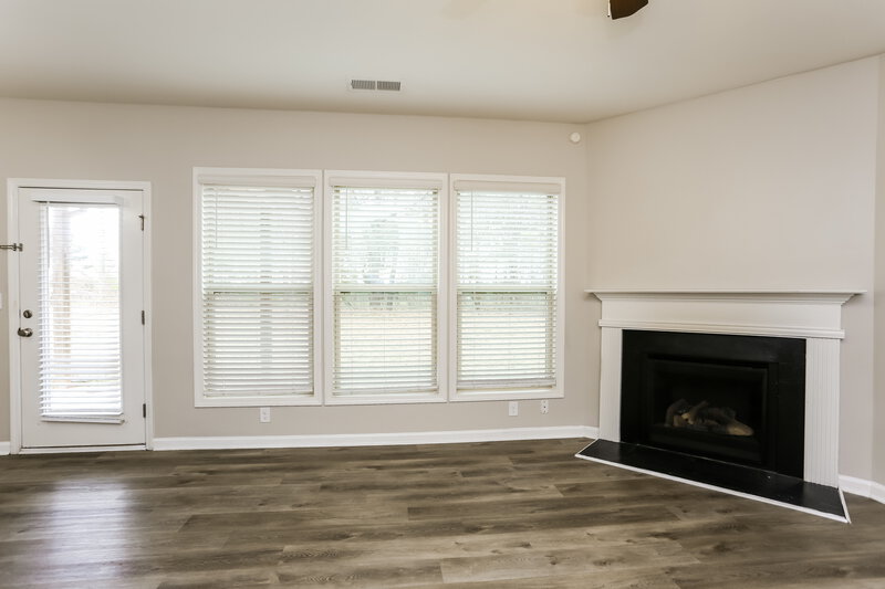 2,335/Mo, 3232 Baylor Cir McDonough, GA 30253 Living Room View 2