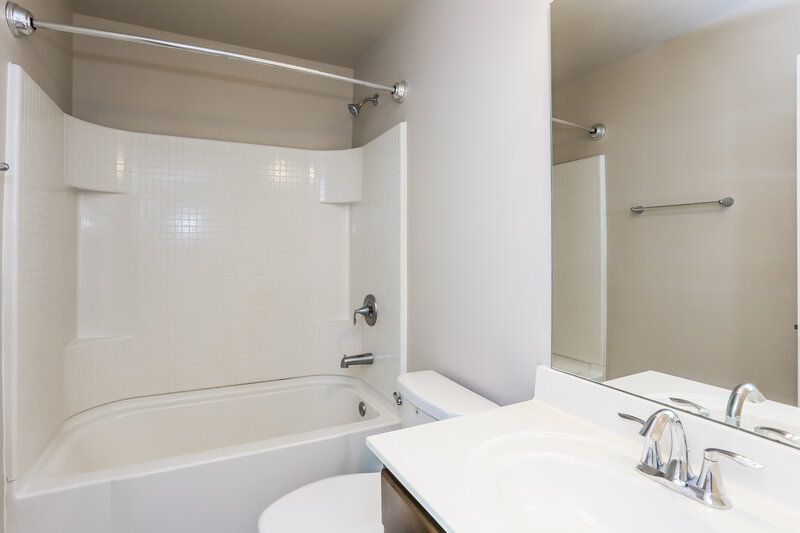 2,335/Mo, 3232 Baylor Cir McDonough, GA 30253 Bathroom View