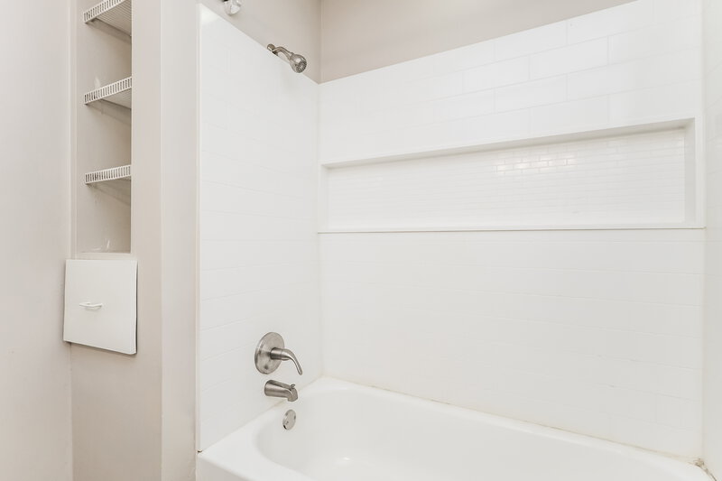 2,165/Mo, 303 Morgans Turn Peachtree City, GA 30269 Main Bathroom View