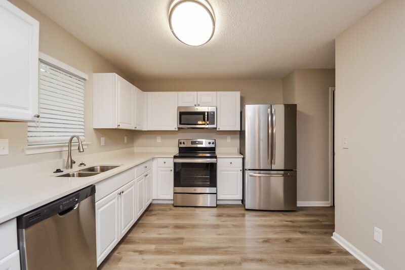 2,430/Mo, 3136 Stream View Atlanta, GA 30349 Kitchen View 2