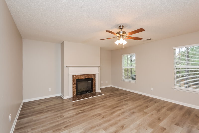 2,430/Mo, 3136 Stream View Atlanta, GA 30349 Family Room View