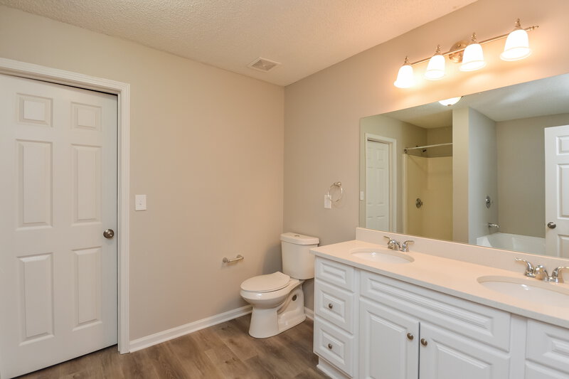2,430/Mo, 3136 Stream View Atlanta, GA 30349 Main Bathroom View