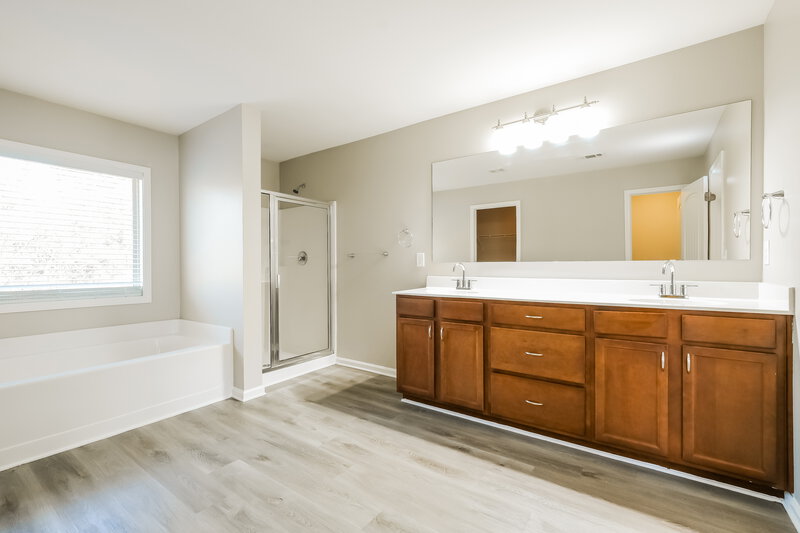 2,590/Mo, 1416 Blue Sail Ave Grayson, GA 30017 Main Bathroom View