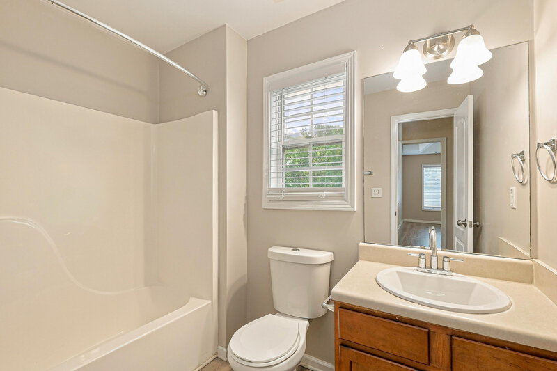 1,920/Mo, 2948 Rolling Ln Winston, GA 30187 Bathroom View