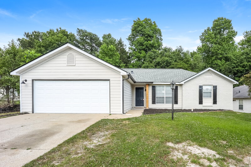 2,115/Mo, 320 Emerald Green Ct Atlanta, GA 30349 External View