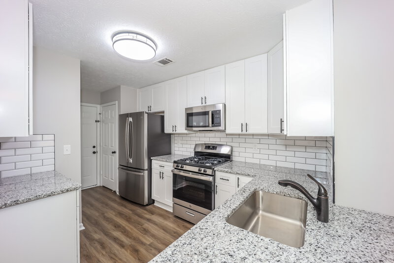 2,115/Mo, 320 Emerald Green Ct Atlanta, GA 30349 Kitchen View