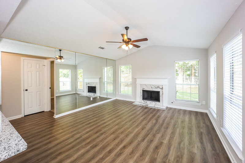 2,115/Mo, 320 Emerald Green Ct Atlanta, GA 30349 Family Room View