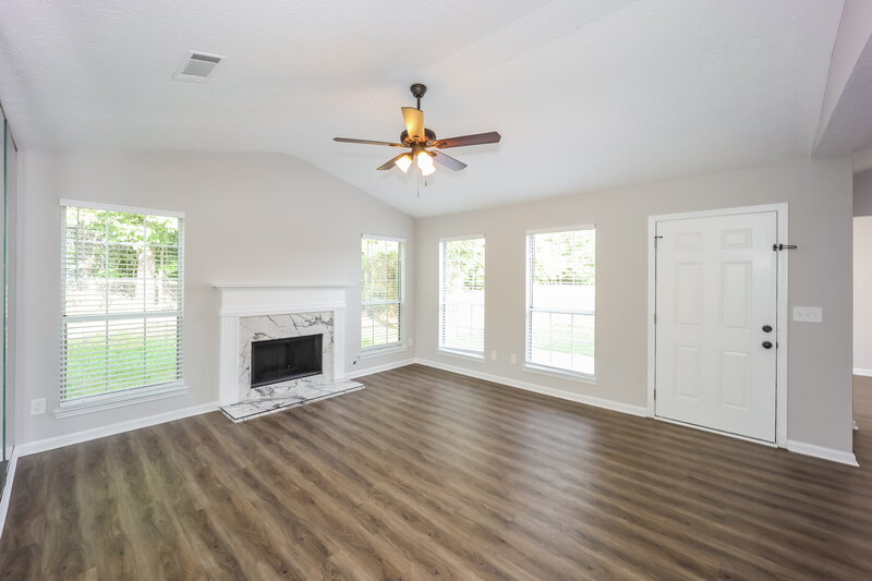 2,115/Mo, 320 Emerald Green Ct Atlanta, GA 30349 Family Room View 2