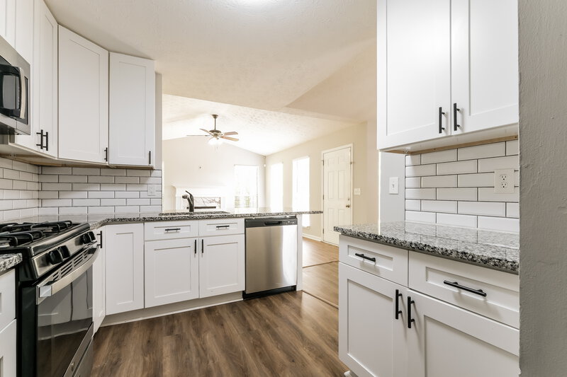 2,050/Mo, 320 Emerald Green Ct Atlanta, GA 30349 Kitchen View