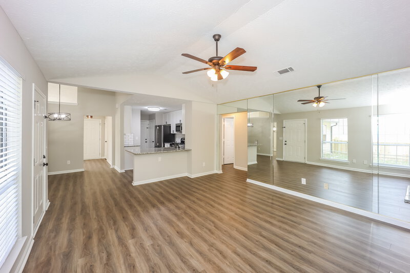 2,115/Mo, 320 Emerald Green Ct Atlanta, GA 30349 Family Room View 3