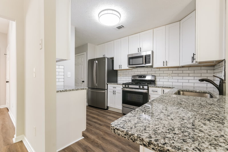 2,050/Mo, 320 Emerald Green Ct Atlanta, GA 30349 Kitchen View 2