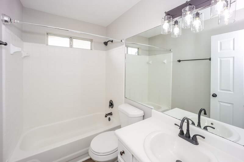 2,115/Mo, 320 Emerald Green Ct Atlanta, GA 30349 Bathroom View