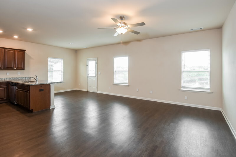 2,400/Mo, 128 Innis Brook Cir Cartersville, GA 30120 Living Room View