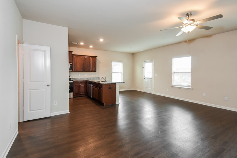 2,400/Mo, 128 Innis Brook Cir Cartersville, GA 30120 Living Room View 2
