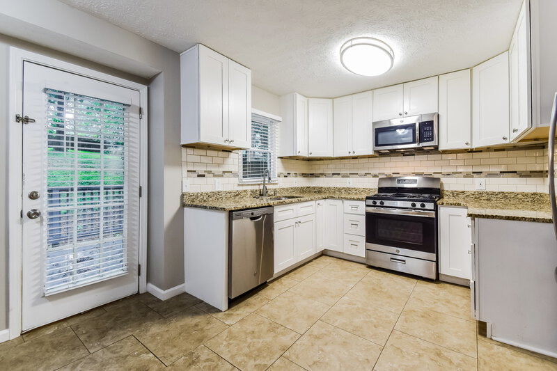 2,025/Mo, 108 Franklin Hills Ct Canton, GA 30114 Kitchen View