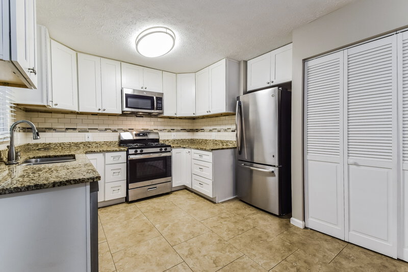 2,025/Mo, 108 Franklin Hills Ct Canton, GA 30114 Kitchen View 2