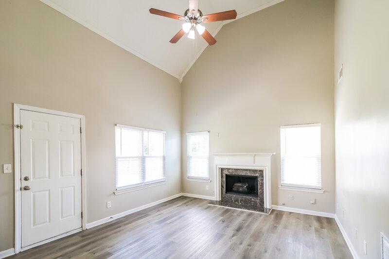 2,140/Mo, 213 Summer Hill Cir Stockbridge, GA 30281 Living Room View