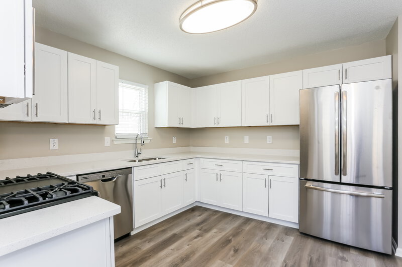 2,100/Mo, 213 Summer Hill Cir Stockbridge, GA 30281 Kitchen View