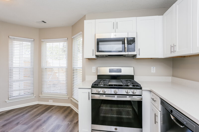 2,100/Mo, 213 Summer Hill Cir Stockbridge, GA 30281 Kitchen View 2