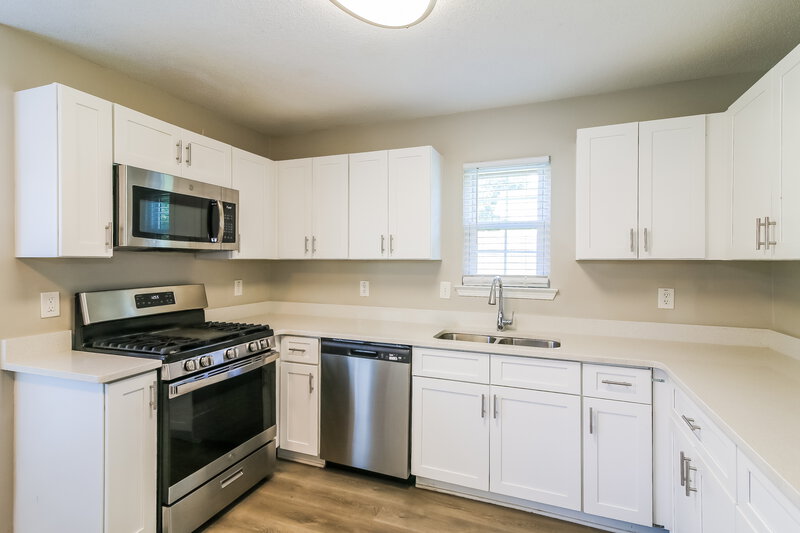 2,140/Mo, 213 Summer Hill Cir Stockbridge, GA 30281 Kitchen View