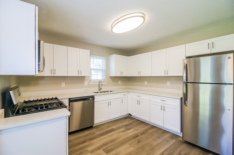 2,140/Mo, 213 Summer Hill Cir Stockbridge, GA 30281 Kitchen View 2