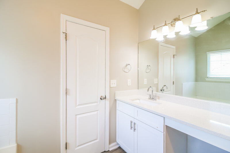 2,140/Mo, 213 Summer Hill Cir Stockbridge, GA 30281 Main Bathroom View 2