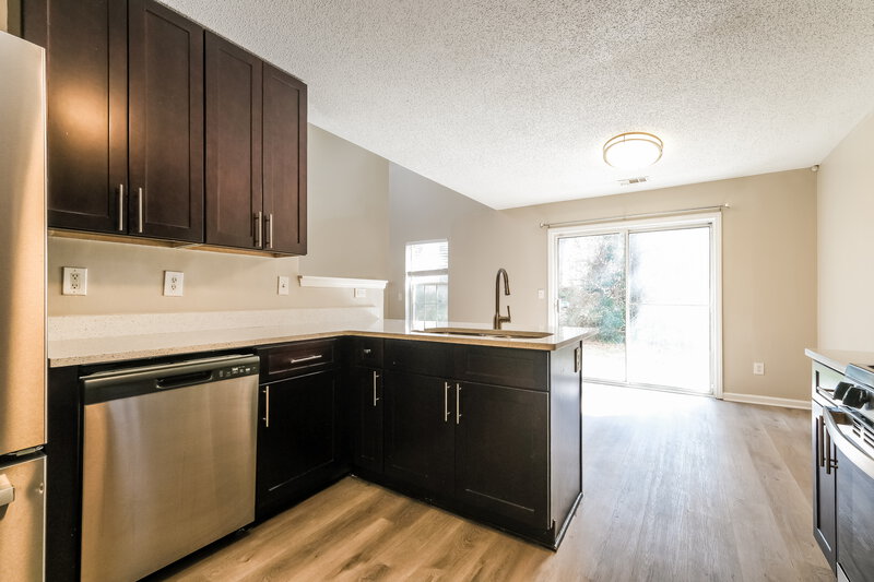 2,170/Mo, 3430 Sable Chase Ln Atlanta, GA 30349 Kitchen View 2